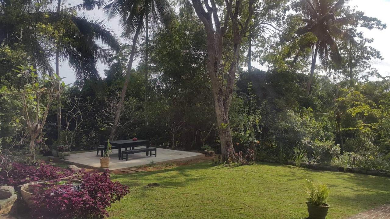 Templeberg Bed & Breakfast Walahanduwa Exterior photo